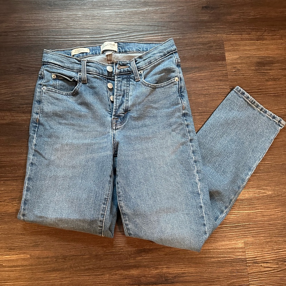 Universal Thread Mid Rise Blue Jeans